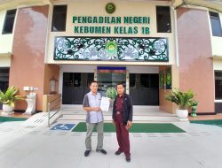 Advokat Senior, Supriyono S.H., M.H., Dampingi Anggota DPRD Hadiri Sidang Pertama Perdata di PN Kebumen