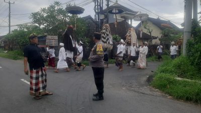 Polsek Blahbatuh Amankan Upacara Dewa Yadnya Melalui Sipandu Beradat di Desa Pering