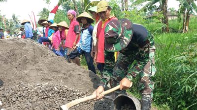 Srikandi Kalinanas Tak Kalah Dengan Satgas TMMD