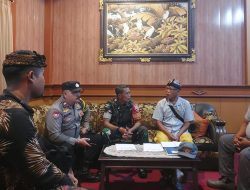 Bhabinkamtibmas Singakerta dan Babinsa Sambangi Kantor Desa Singakerta untuk Perkuat Kamtibmas
