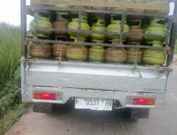 Dengan Santai Mobil Fikaup silver Plat Nomor F 8537 HV Diduga Membawa Gas Subsidi 3 Kg Untuk Bahan Oplosan