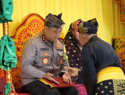 Irjen Pol.Asep Safirudin Kapolda KEPRI Terima Prosesi Tepuk Tepung Tawar Adat Melayu di Gedung LAM KEPRI