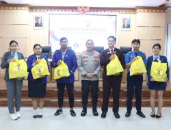 Baksos Polri Presisi, Polres Gianyar Berikan Bantuan Sosial Kepada Mahasiswa Kabupaten Gianyar