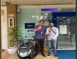 BRI Cabang Puri Niaga Menyerahkan Satu Unit Sepeda Motor Pada Nasabah Yang Beruntung