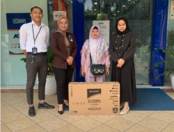 BRI Cabang Puri Niaga Menyerahkan Satu Unit Televisi LED Sharp Pada Nasabah Yang Beruntung