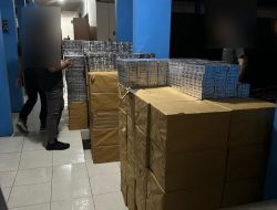 Taktik ‘Bunglon’ Pengangkut Rokok Ilegal, Bea Cukai Malang Gagalkan Penyelundupan 454.800 Batang