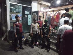 Polsek Blahbatuh Kolaborasi Dalam Mengamankan Ibadah Sholat Taraweh