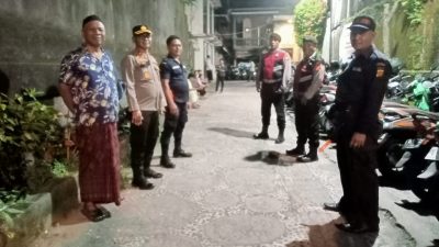 Pengamanan kegiatan sholat Tarawih umat Muslim dalam rangka Bulan Puasa 1 Ramadhan 1446 Hijriyah di Ubudiyah