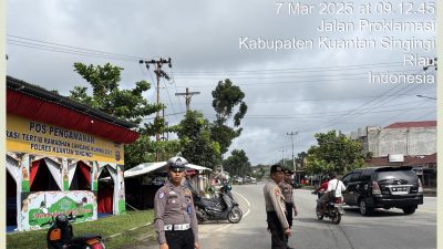 Polres Kuansing Amankan dan Gatur Lalin di Pos Pam Tugu Cerano Dalam Operasi Tertib Ramadan Lancang Kuning 2025