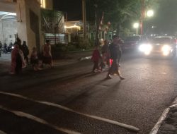 Polsek Gianyar Amankan Ibadah Shalat Tarawih di Masjid Agung Al-Ala Gianyar