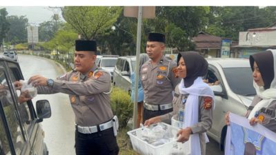 Ramadhan Berkah Polres Kuansing Berbagi 300 Takjil Dalam Operasi Tertib Ramadhan Lancang Kuning 2025