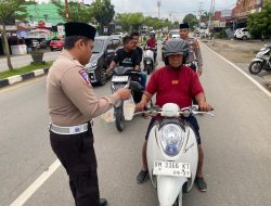 Sat Lantas Polres Kuansing Gelar Ramadhan Berkah Berbagi Takjil Untuk Masyarakat
