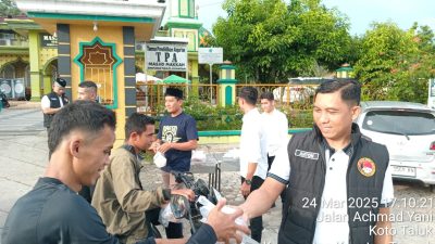 Sat Resnarkoba Polres Kuansing Bagikan Takjil Ramadhan 1446 H Kepada Pengguna Jalan