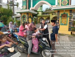 Sat Resnarkoba Polres Kuansing Bagikan Takjil Ramadhan 1446 H Kepada Pengguna Jalan