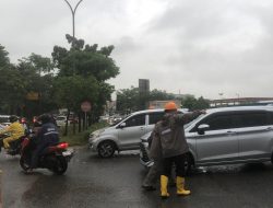 Satbrimob Polda Kepri Sigap Tangani Bencana Banjir dan Pohon Tumbang di Batam, Bintan, dan Karimun