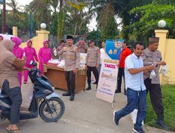 Polsek Cerenti dan Bhayangkari Berbagi Takjil Kepada Masyarakat di Bulan Suci Ramadhan
