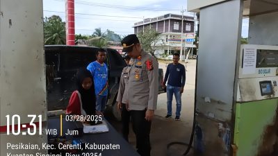 Kapolsek Cerenti Lakukan Pengecekan Stok BBM di SPBU Desa Pesikaian Jelang Idul Fitri 1446 H