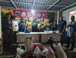 LMK Duren Tiga Serahkan Bantuan Korban Banjir di Pengadegan