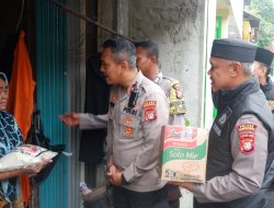 Kapolsek Pademangan Kunjungi Warga Penderita Lumpuh, Berikan Bantuan Sembako