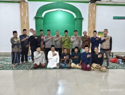 Polsek Pademangan Gelar Tarawih Keliling di Kampung Bandan Ajak Warga Jaga Keamanan di Bulan Ramadhan