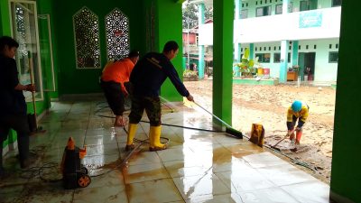 Ketua PWPM Jakarta Instruksikan KOKAM Bersihkan AUM Fasilitas Umum Pasca Banjir