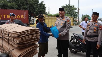 Buruh Pelabuhan Tanjung Priok Rasakan Manfaat Bakti Sosial Polri