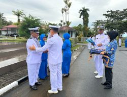 Komandan Lanal Dabo Singkep Beri Penghormatan Terakhir Untuk Prajurit dan ASN Terbaik Yang Purna Bakti