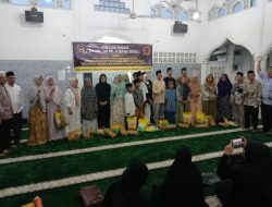 Penyerahan santunan untuk mustahik oleh pengurus DPW ABRI-1 dan PPPI-23 Provinsi Bengkulu