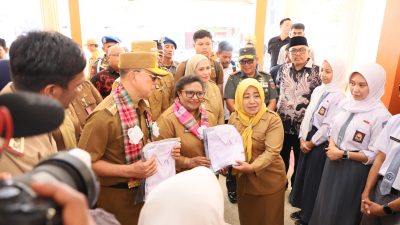 Kunjungi SMA Negeri 1 Kota Baubau, Wamendagri Ribka Haluk Motivasi Guru dan Siswa untuk Berinovasi demi Kemajuan Daerah