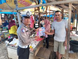 Sat Lantas Polres Kuansing Lakukan Kampanye Keselamatan, Bagikan Brosur dan Stiker Tertib Berlalu Lintas