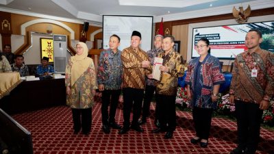 Amankan Aset Negara, Menteri Nusron Serahkan Ratusan Sertipikat Tanah Aset Pemda Se-Jawa Tengah