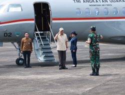 Pangkoops Udara II Sambut Kedatangan dan Keberangkatan Menhan RI di Makassar