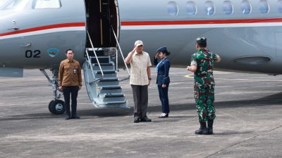 Pangkoops Udara II Sambut Kedatangan dan Keberangkatan Menhan RI di Makassar