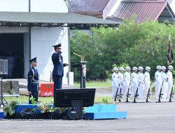 Personel TNI Angkatan Udara Gabungan Makassar Gelar Upacara Peringatan HUT Ke-79 TNI AU