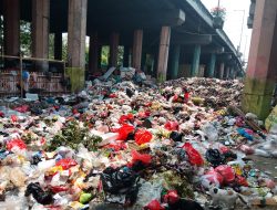 Bau Sampah, Warga Sungai Bambu Tuntut Perhatian Pemerintah dan PT. CMNP