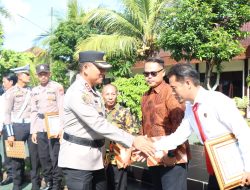 Kapolres Malang Beri Penghargaan kepada 22 Anggota dan 3 Warga yang Bantu Tugas Polisi