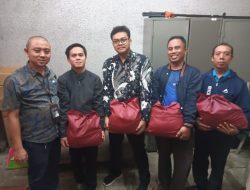 BRI KC Jakarta S.Parman Menyerahkan Bingkisan Sembako kepada Pekerja Dasar