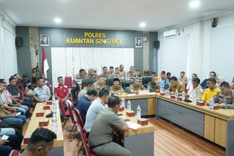 Polres Kuansing Gelar Rapat Koordinasi Eksternal Jelang Peringatan Hari Buruh Internasional 2025
