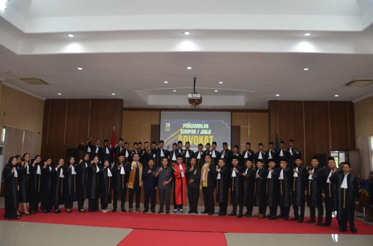 Sumpah/Janji Advokat, WKPT Jateng Berpesan Patuhi Kode Etik Advokat Sebagai Landasan Moral dan Profesional