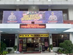Polsek Pademangan Pasang Spanduk Peringatan Hari Buruh Internasional di Empat Titik Strategis