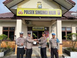 Polsek Singingi Hilir Berikan Bibit Pohon Kepada Personel yang Berulang Tahun, Wujud Dukungan Program Penghijauan