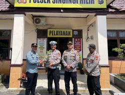 Polsek Singingi Hilir Berikan Bibit Pohon Kepada Personel Yang Berulang Tahun