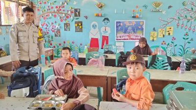 Polsek Kuantan Tengah Kawal Program Makan Bergizi Gratis untuk 2.436 Pelajar di Teluk Kuantan