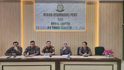 Penyerahan Tersangka dan Barang Bukti (Tahap II) Perkara Suap/Gratifikasi pada Dinas PURP Kab. Banyuasin