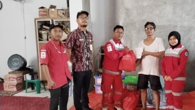 PMI Jakut Salurkan Bantuan Dampak Kebakaran di Ampera Besar Pademangan Barat