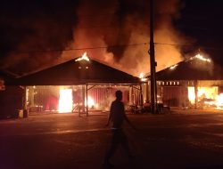 Dua Ruko di Cerenti Ludes Terbakar, Polsek Cerenti Bersama Pihak Terkait Berjibaku Padamkan Api