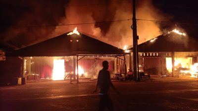 Dua Ruko di Cerenti Ludes Terbakar, Polsek Cerenti Bersama Pihak Terkait Berjibaku Padamkan Api