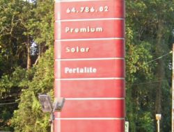 SPBU Sungai Ukoi Digeruduk Mobil Pengantri Diduga Pengecer, Warga Geram: BBM Subsidi Dijual Bebas!