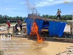 Polsek Singingi Hilir Musnahkan 4 Rakit Penambangan Emas Ilegal di Sungai Singingi