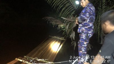 Polisi Temukan 500 Keping Kayu Ilegal di Perairan Desa Dedap, Kepulauan Meranti